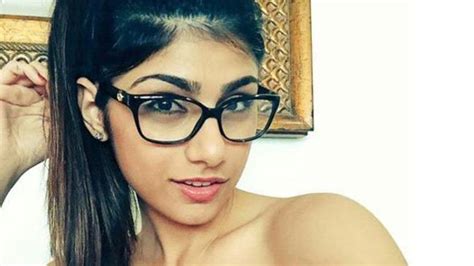 mia khalifa cumshot